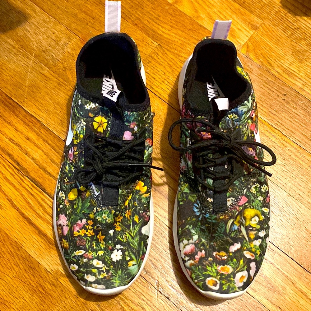 Nike sneaker size 10 womens worn once, like new open to offers!